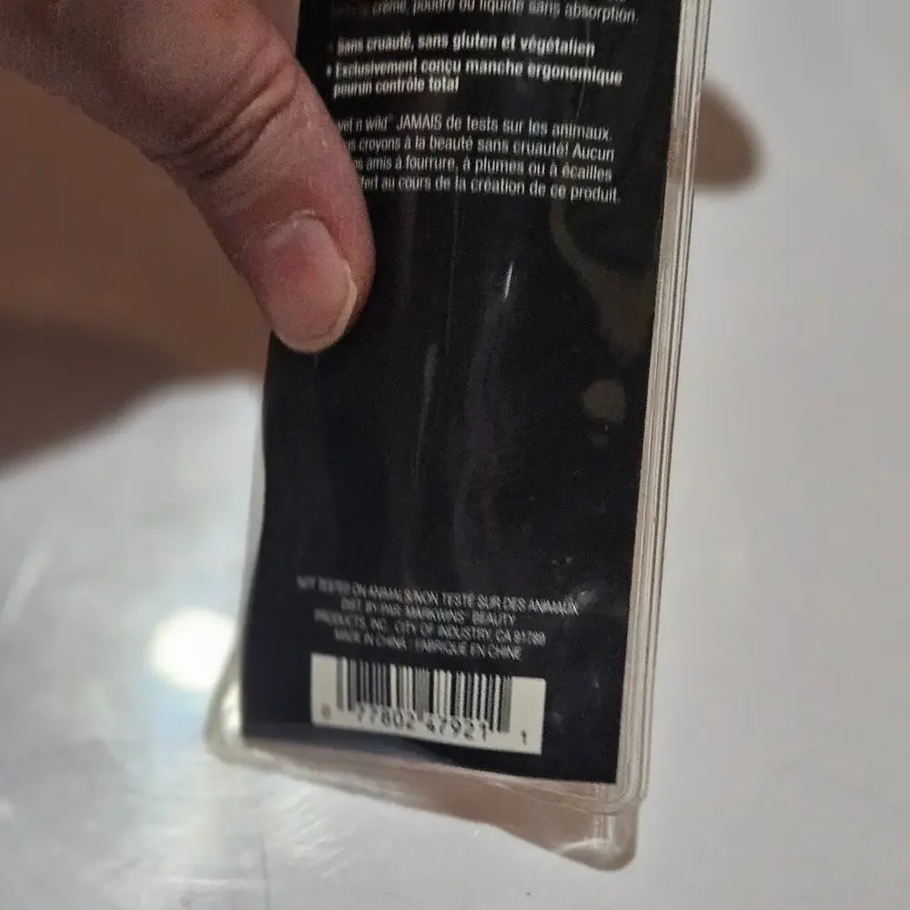 Wet n Wild Flat Top Brush ~ Cruelty-Free ~ Glutten Free ~ Vegan